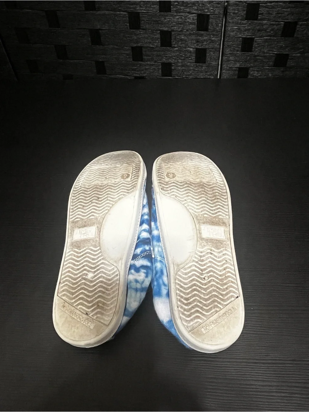 Women’s Time and Tru white and blue tie-dye sneakers Size 9